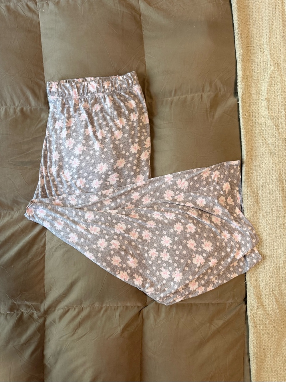 Joyspun Women's Floral Knit Lounge Pants - Light Gray with Pink Flowers